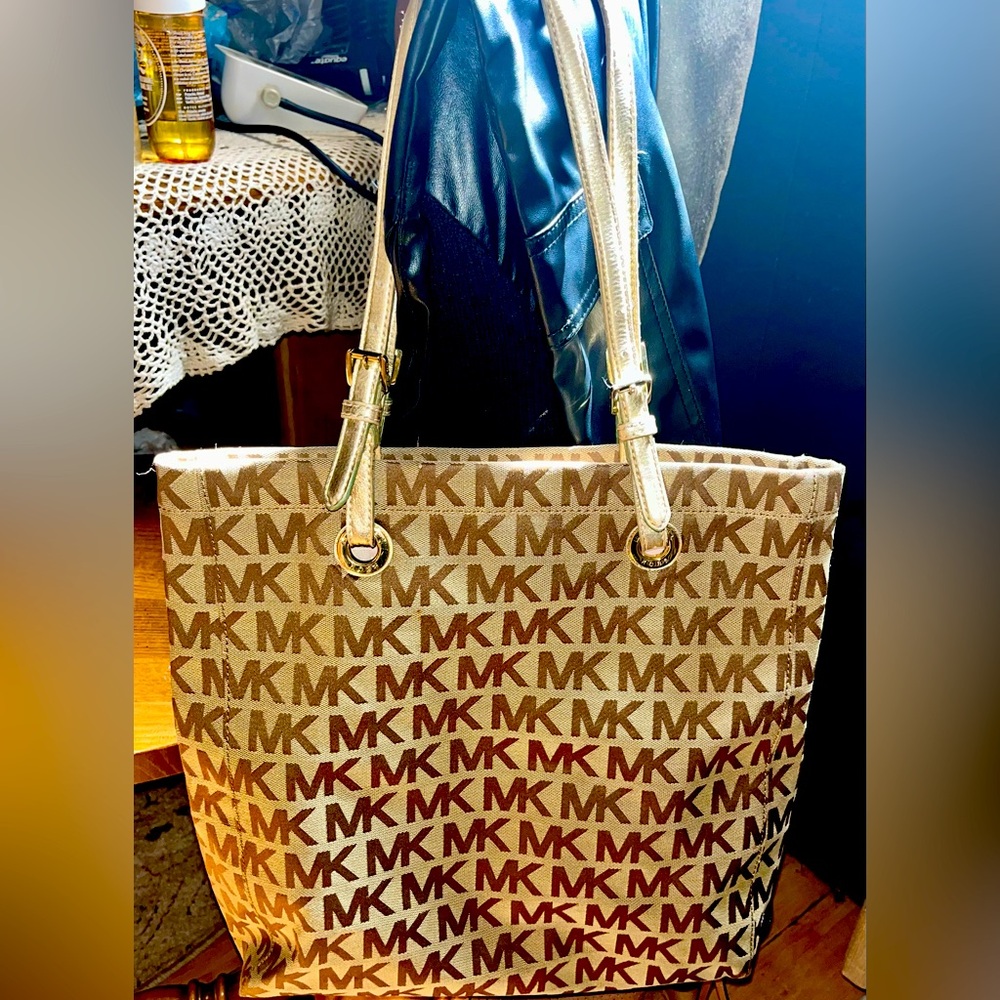 Women’s Michael Kors shoulder bag 💼 purse 👛